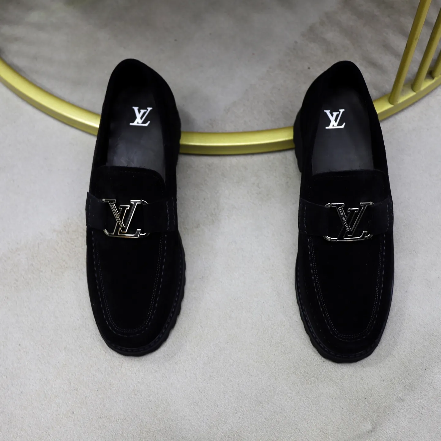 Men's men's shoes💰600💰Louis Vuitton LV men's classic Oxford shoes, men's business formal boutique leather shoes, classic style, almond kernel exquisite toe, ultimate art, the whole shoe is made of imported cow leather (open edge beads), carefully selected, fine pores, excellent gloss, soft texture, strong toughness, durable and not easy to deform, apricot calf leather lining, soft, comfortable, sweat-absorbent and breathable. Foam outsole, original box and dust bag packaging! Size: 38–44 (45/46 customized)